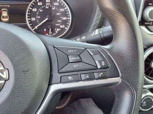 Used 2024 Nissan Sentra SV FWD image 17