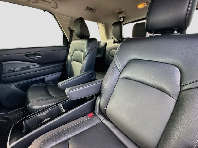Used 2023 Nissan Pathfinder SL w/ SL Premium Package AWD/4WD image 31
