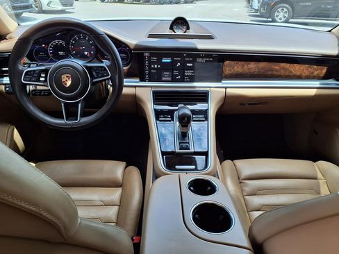 Used 2018 Porsche Panamera RWD image 17