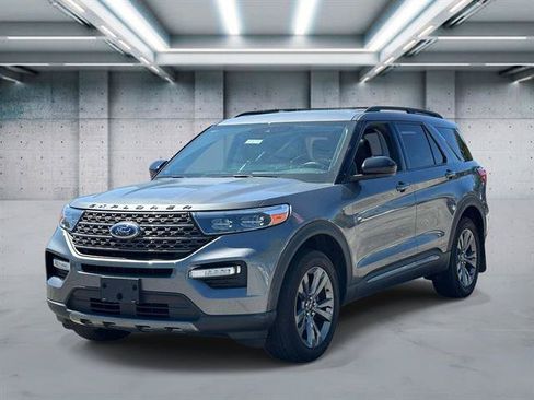 Used 2023 Ford Explorer XLT w/ Equipment Group 202A AWD/4WD image 23