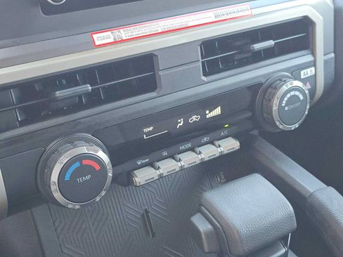 Certified 2025 Toyota Tacoma SR5 AWD/4WD image 35