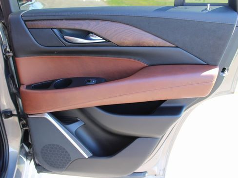 Used 2018 Cadillac Escalade Premium Luxury image 24