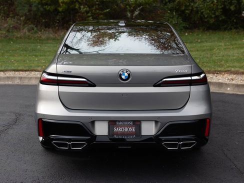 Used 2024 BMW 760i xDrive w/ Premium Package 2 image 18