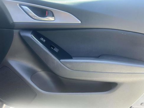 Used 2018 MAZDA MAZDA3 Sport FWD image 12