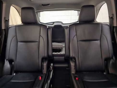 Used 2019 Toyota Highlander XLE image 23