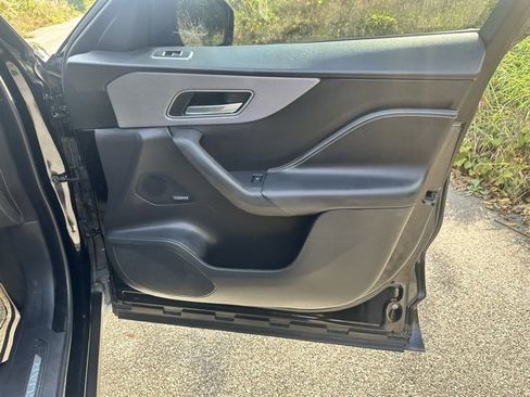Used 2020 Jaguar F-PACE S image 18
