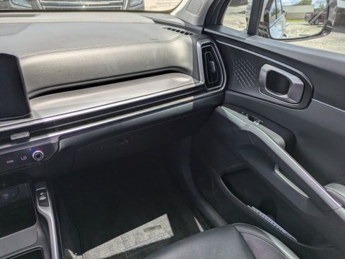 Used 2025 Kia Sorento EX w/ Panoramic Sunroof Package FWD image 16