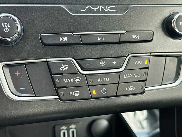 Used 2020 Ford Fusion SE FWD image 23