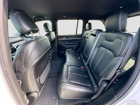 Used 2025 Jeep Grand Cherokee Limited AWD/4WD image 24
