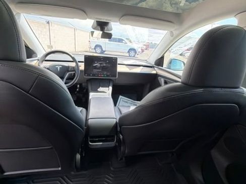 Used 2025 Tesla Model Y Long Range RWD image 11