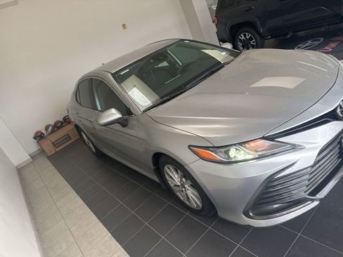 Used 2022 Toyota Camry LE image 4