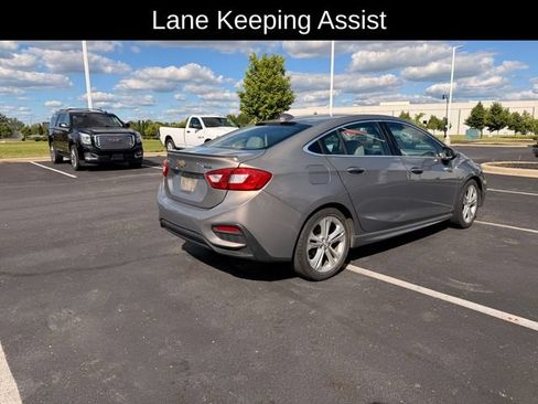 Used 2018 Chevrolet Cruze Premier FWD image 4