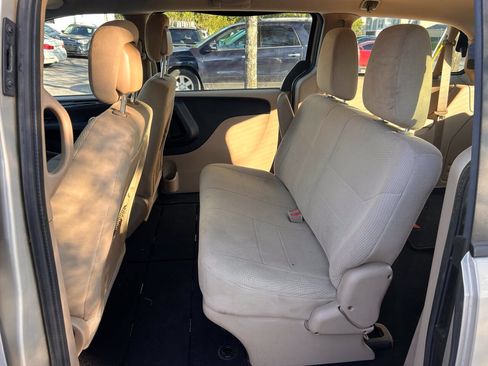 Used 2014 Dodge Grand Caravan American Value Package FWD image 9