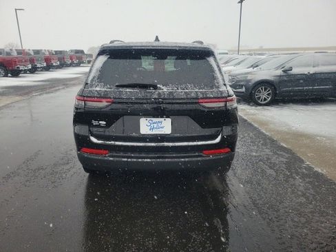 Used 2022 Jeep Grand Cherokee Altitude image 4