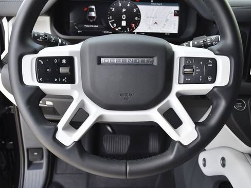 Used 2025 Land Rover Defender 110 X-Dynamic SE image 7