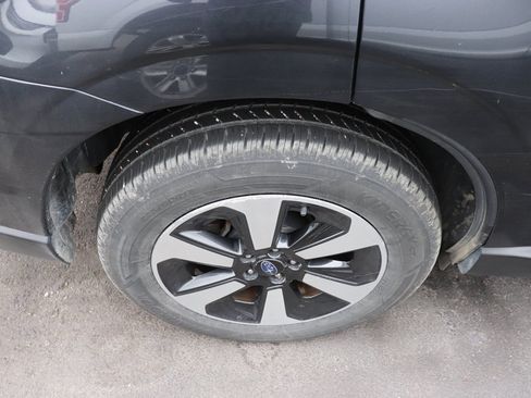 Used 2017 Subaru Forester 2.5i Premium image 4