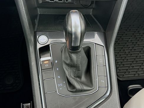 Used 2020 Volkswagen Tiguan SEL FWD image 23
