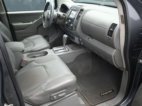 Used 2019 Nissan Frontier SL RWD image 11