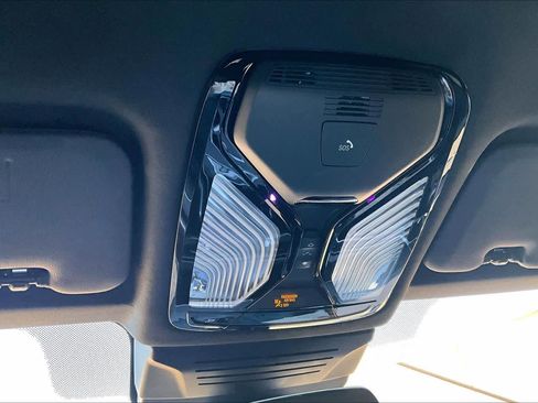 Used 2025 BMW X6 xDrive40i w/ Climate Comfort Package image 30