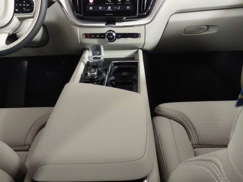 New 2026 Volvo XC60 B5 Ultra w/ Climate Package image 23