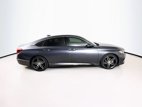 Used 2022 Honda Accord Touring image 2