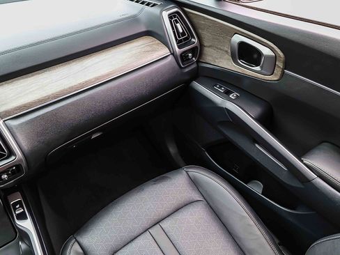 Certified 2023 Kia Sorento S w/ Panoramic Sunroof Package AWD/4WD image 17