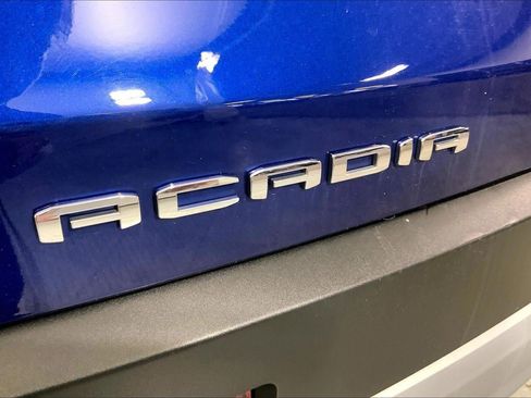 Used 2023 GMC Acadia SLE w/ Driver Convenience Package image 9