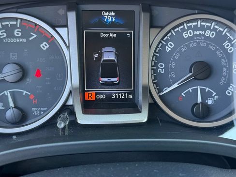 Used 2021 Toyota Tacoma SR5 AWD/4WD image 18