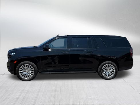Used 2023 Chevrolet Suburban RST w/ Luxury Package AWD/4WD image 4