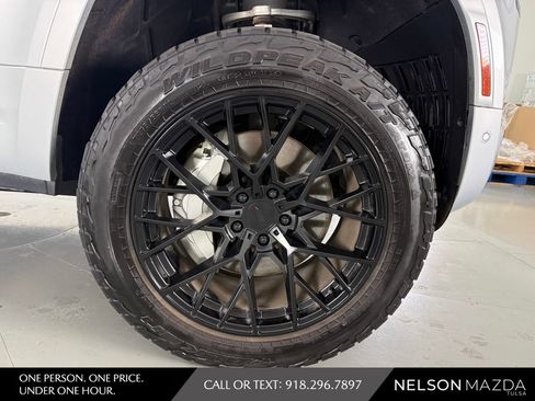 Used 2022 Land Rover Defender 110 XS Edition AWD/4WD image 15