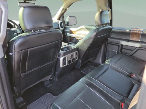 Used 2018 Ford F150 Lariat w/ Equipment Group 502A Luxury AWD/4WD image 9