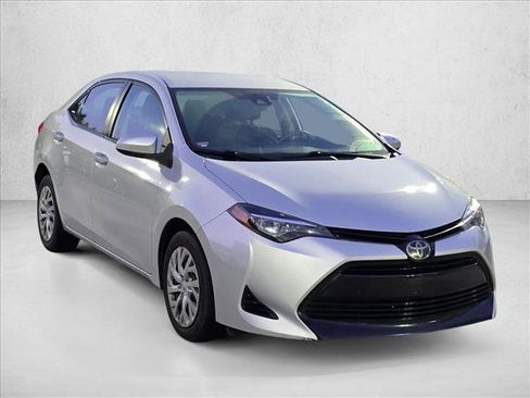 Used 2018 Toyota Corolla LE FWD image 3