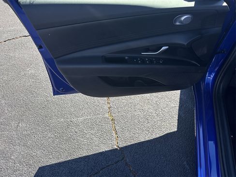 Used 2024 Hyundai Elantra SEL image 10