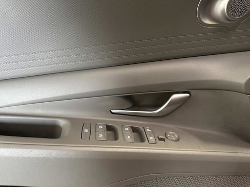 Used 2022 Hyundai Elantra SEL w/ Preferred Accessory Package image 18