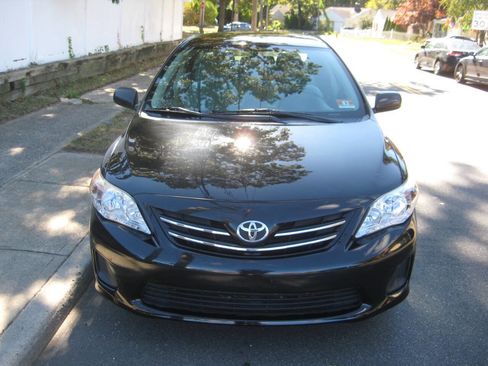 Used 2013 Toyota Corolla LE image 2