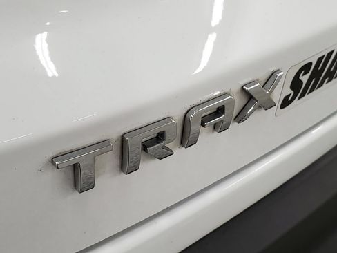 Used 2024 Chevrolet Trax LT w/ Driver Confidence Package FWD image 28