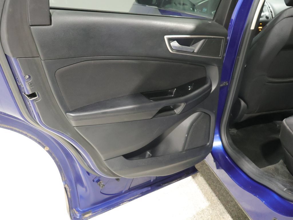 Used 2015 Ford Edge SEL AWD/4WD image 17