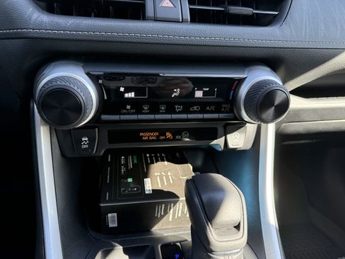 Used 2021 Toyota RAV4 LE image 25