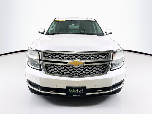 Used 2018 Chevrolet Suburban LT w/ LT Signature Package RWD image 2