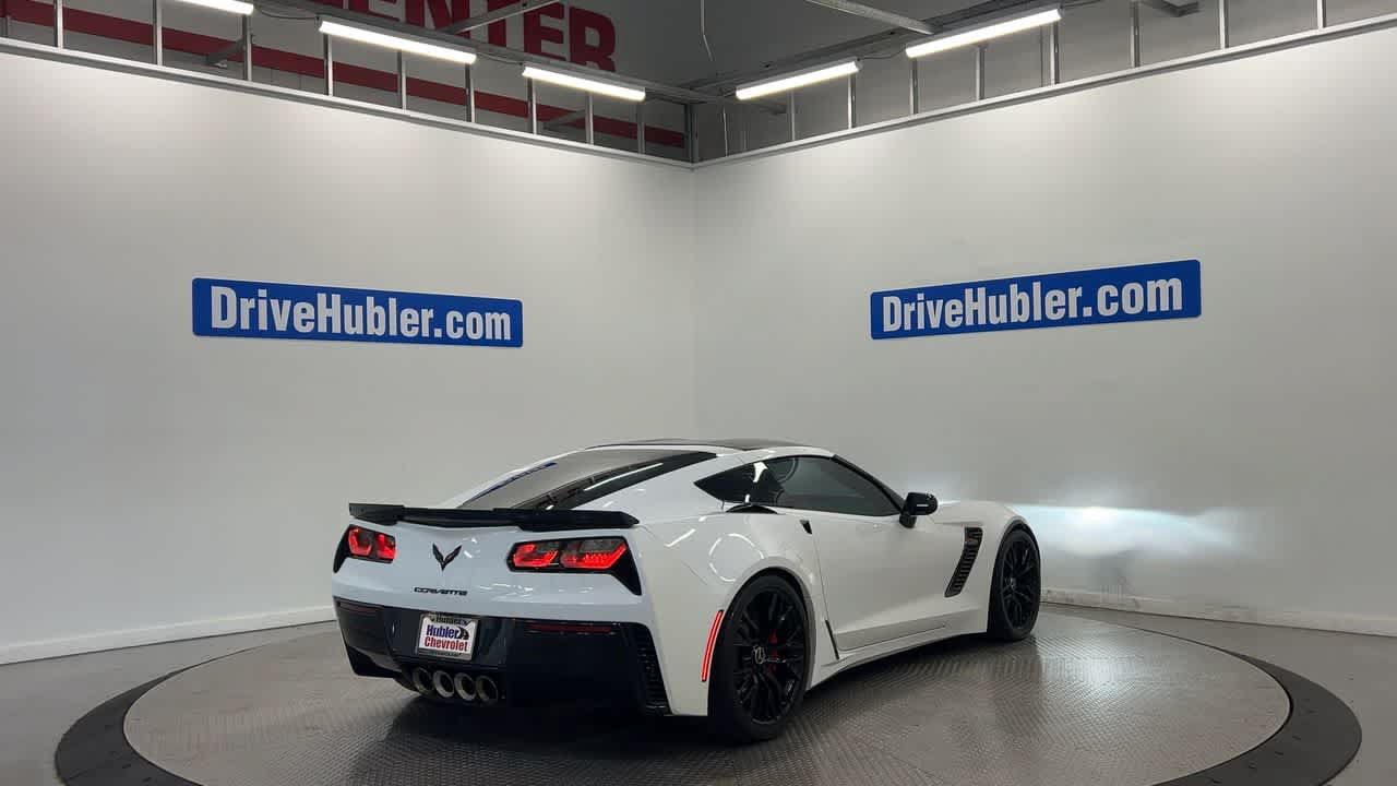 Used 2015 Chevrolet Corvette Z06 w/ 3LZ Preferred Equipment Group RWD image 2