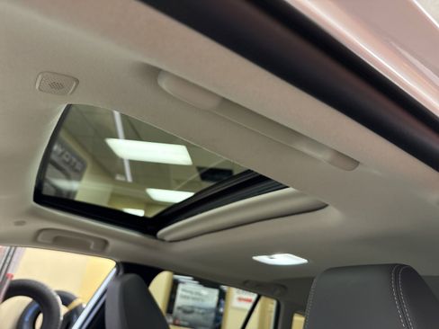 Used 2024 Toyota Corolla Cross XLE w/ Convenience Package image 7