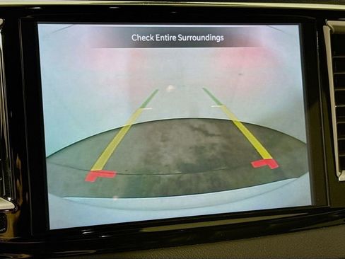 Used 2025 Chrysler Pacifica Select image 11