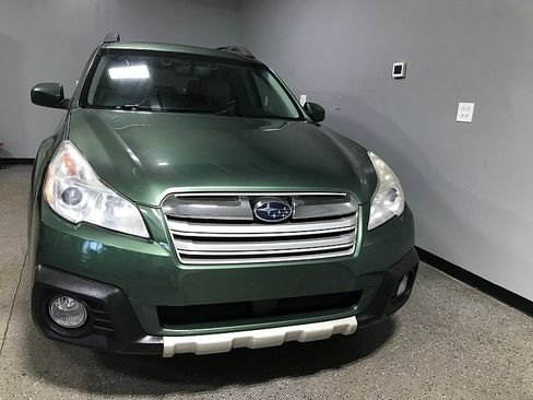 Used 2013 Subaru Outback 2.5i Limited AWD/4WD image 8