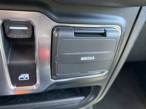 Used 2024 Jeep Wrangler Sport AWD/4WD image 31