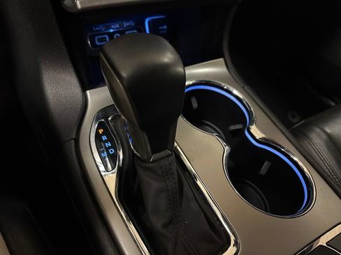 Used 2019 Jeep Grand Cherokee Limited w/ Luxury Group II AWD/4WD image 16