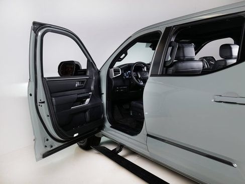 Used 2025 Toyota Tundra Platinum AWD/4WD image 27