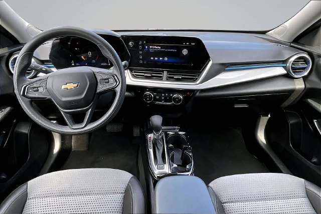 Used 2025 Chevrolet Trax LT FWD image 7