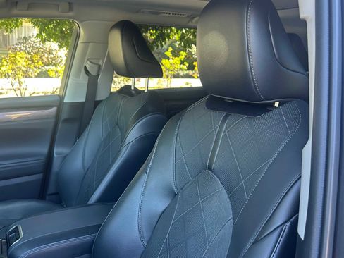 Used 2022 Toyota Highlander Platinum image 13