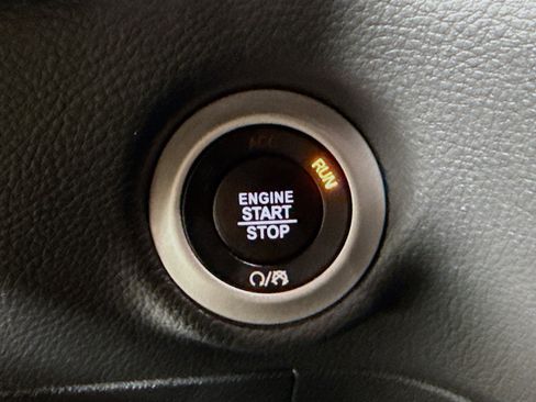 Used 2022 Chrysler Pacifica Touring-L w/ S Appearance Package image 25