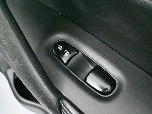 Used 2017 Nissan Rogue S image 38